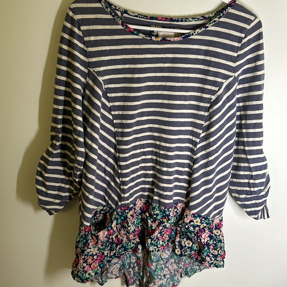 Anthropologie Tops - Anthropologie fairley floral size Large long sleeves striped gray white